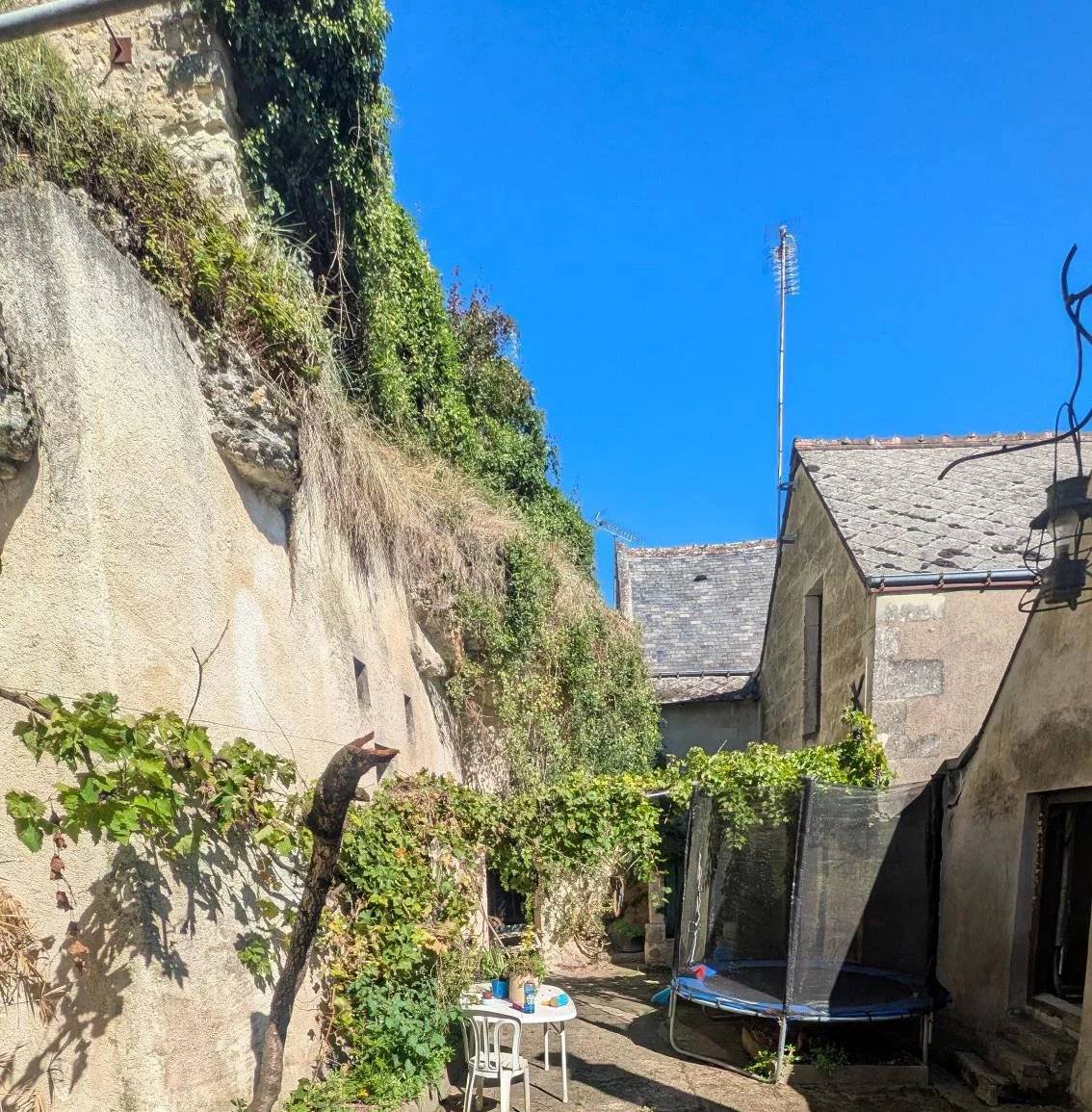 Charmante maison atypique avec grange