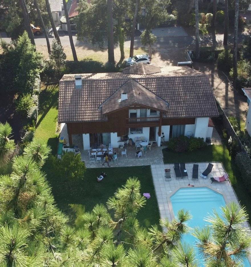 Maison de 220 m² Terrain 1033 m² Piscine