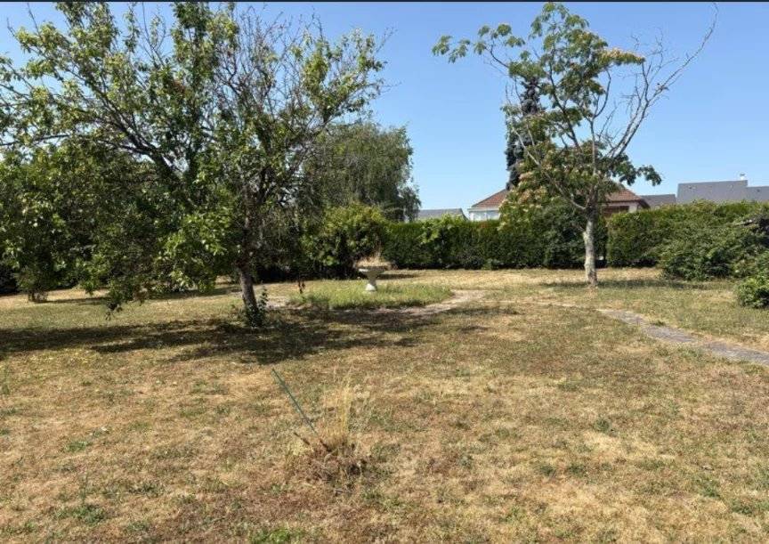 Terrain 900 m²