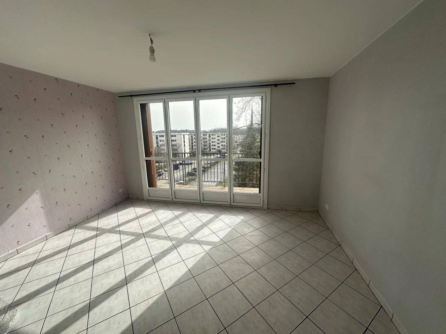 Appartement T3 de 65 m² Terrasse Cave Tram