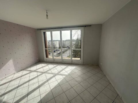 Joué-lès-Tours — Appartement T3 de 65 m² Terrasse Cave Tram