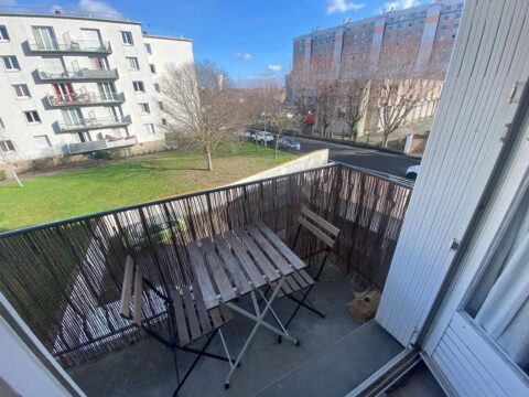 Tours — Appartement T2 de 41 m² balcon parking Tram