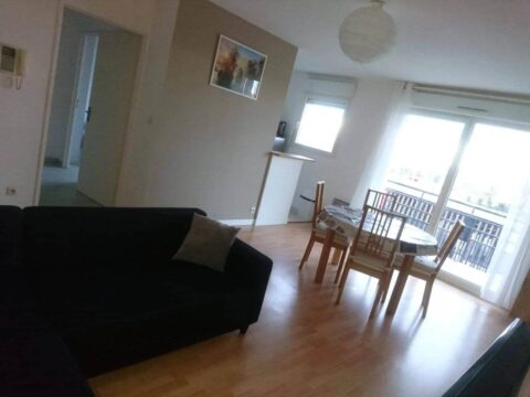 Tours — Appartement T2 de 45m² 2010 Terrasse Tram